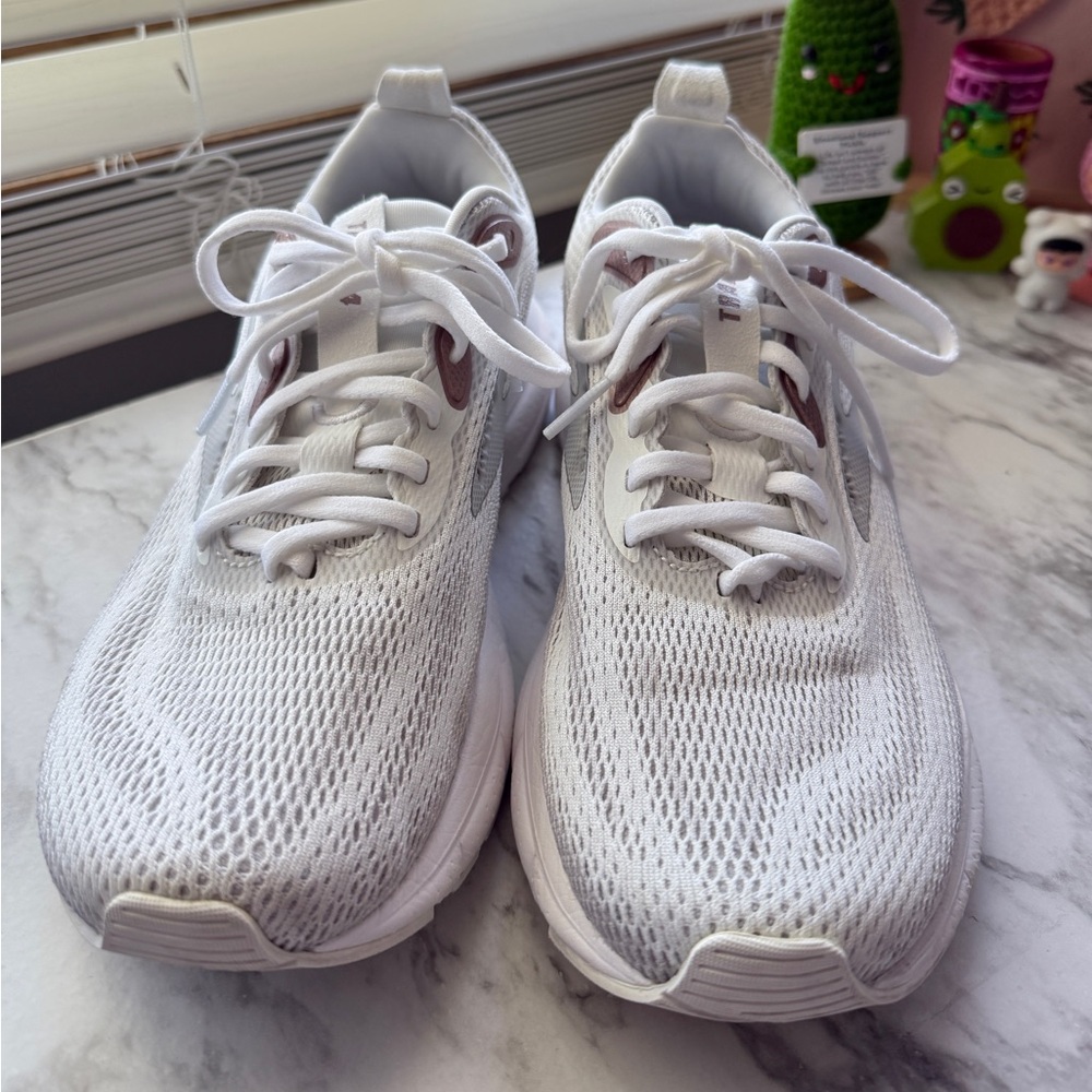Woman’s Brooks Shoes
